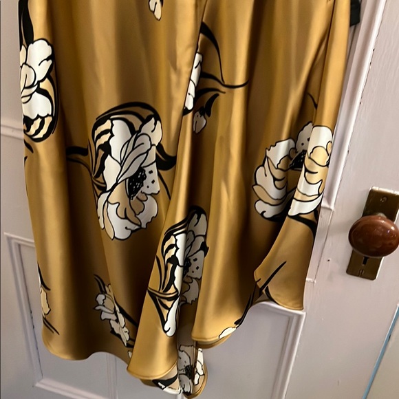 White House Black Market Gold Maxi A-Line Skirt & Top - Picture 4 of 10